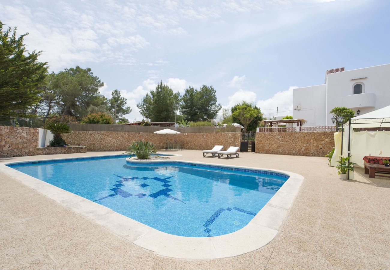 Piscina privada para tu casa de vacaciones Can Lucia en Sant Antoni, Ibiza