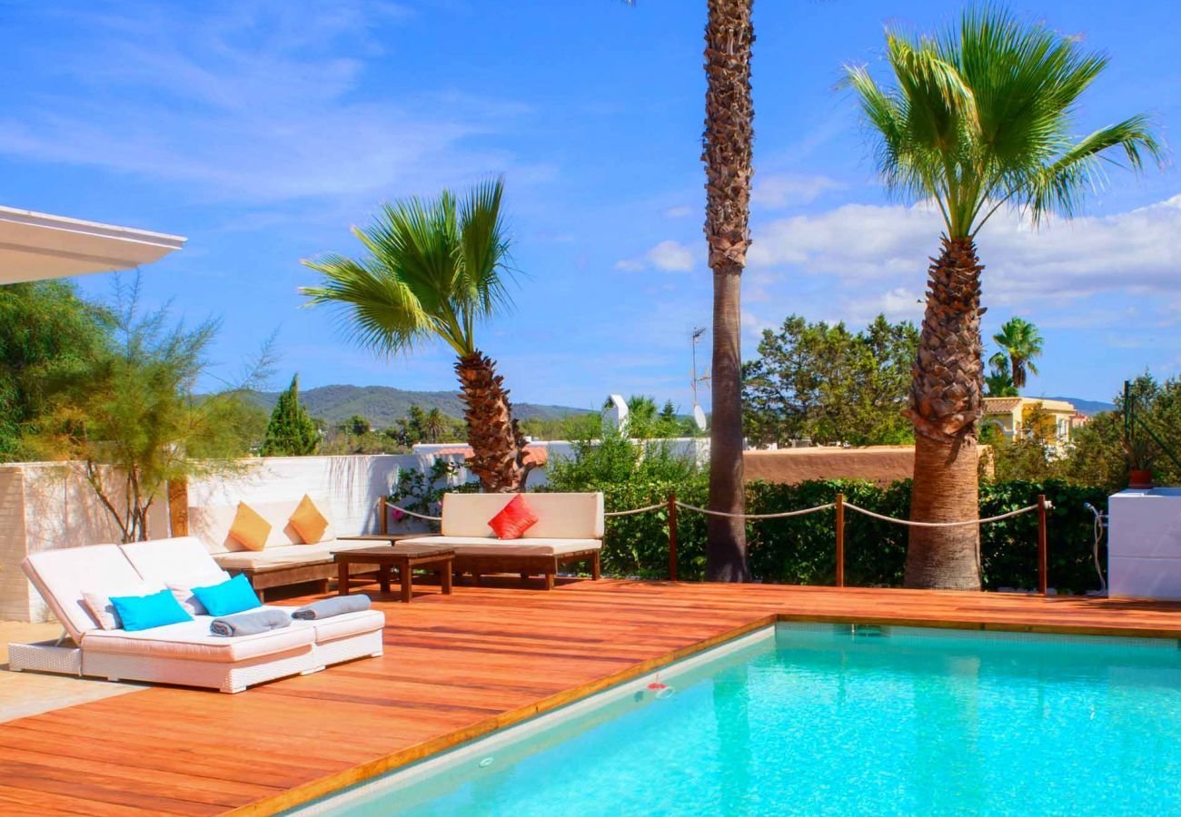 Jardín y piscina privados de Villa Melody en Ibiza