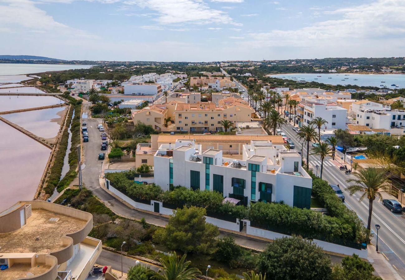 Espectacular ubicación para esta casa de vacaciones en el Puerto de la Savina en la isla de Formenterea